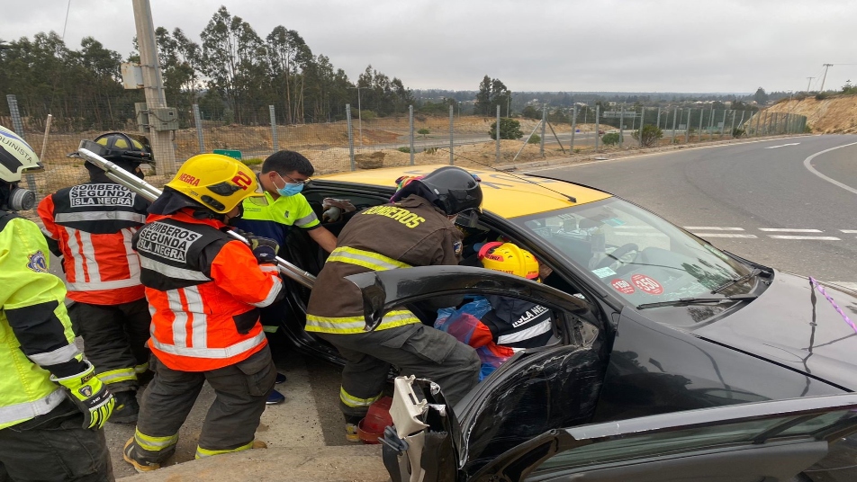 Heroica contención a niña herida en accidente de tránsito conmueve a las redes sociales